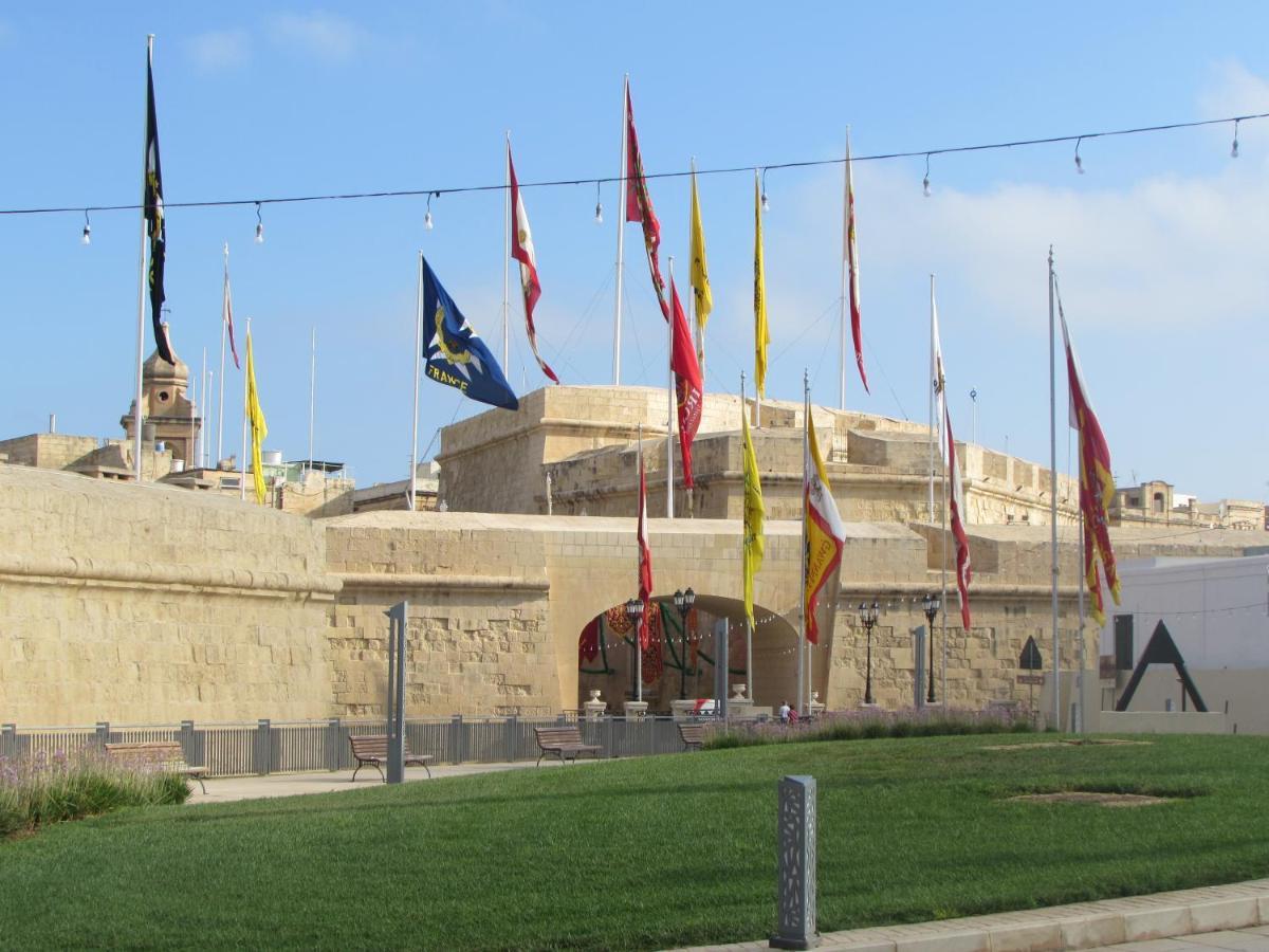 Vittoriosa' Seafront 2 Bed Highly Furnished Apartment Екстер'єр фото
