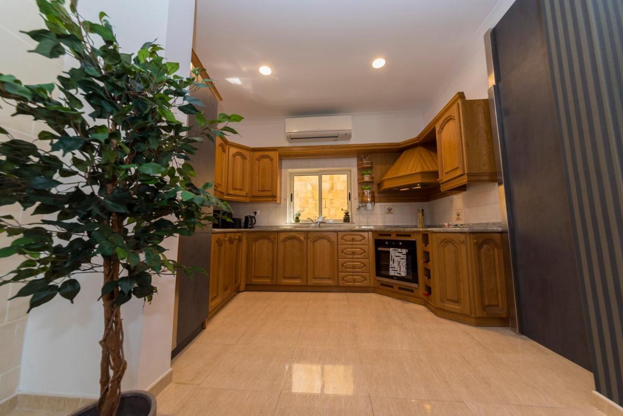 Vittoriosa' Seafront 2 Bed Highly Furnished Apartment Екстер'єр фото