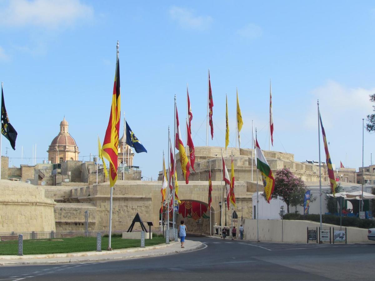 Vittoriosa' Seafront 2 Bed Highly Furnished Apartment Екстер'єр фото