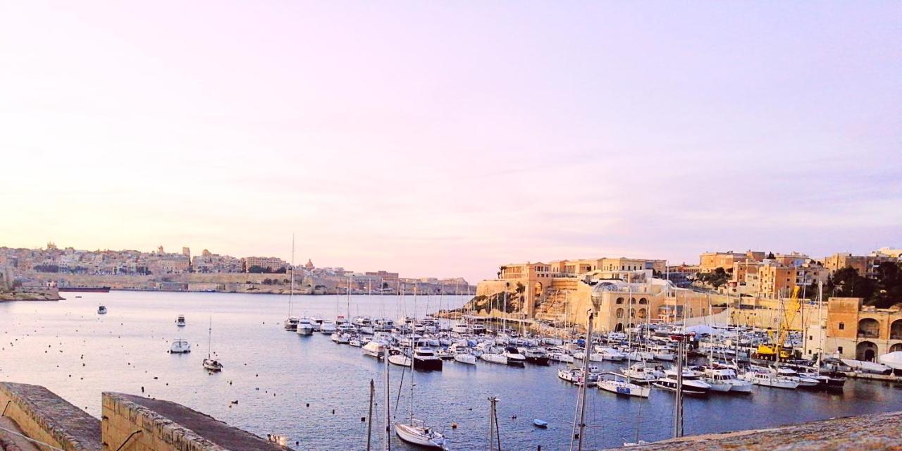 Vittoriosa' Seafront 2 Bed Highly Furnished Apartment Екстер'єр фото