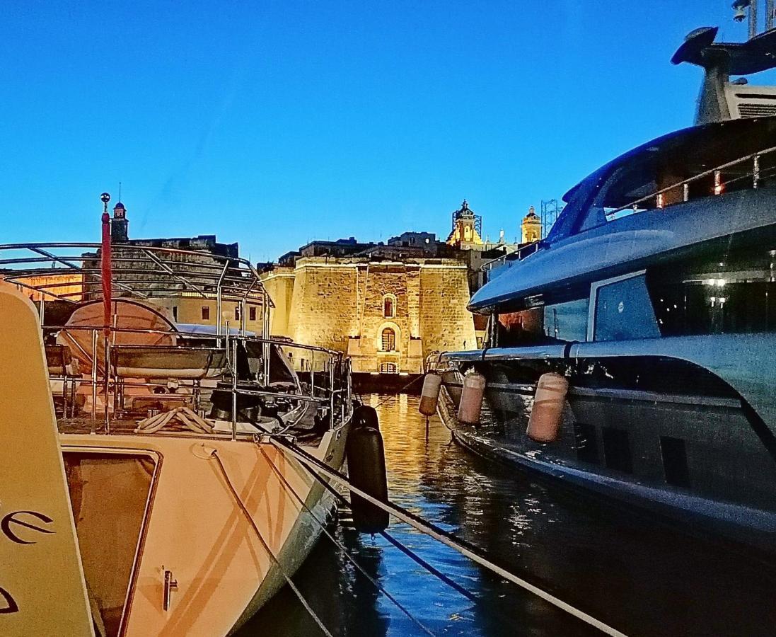 Vittoriosa' Seafront 2 Bed Highly Furnished Apartment Екстер'єр фото