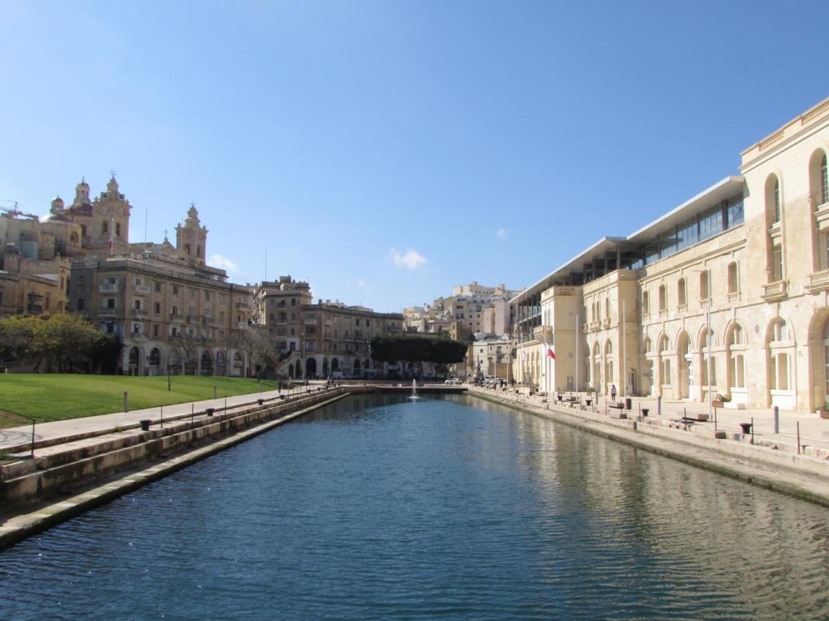 Vittoriosa' Seafront 2 Bed Highly Furnished Apartment Екстер'єр фото