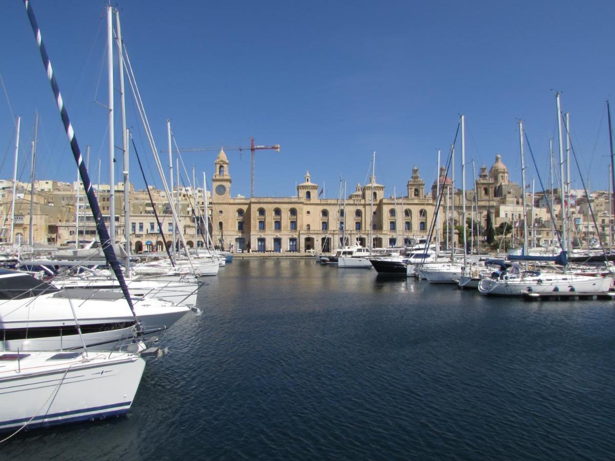 Vittoriosa' Seafront 2 Bed Highly Furnished Apartment Екстер'єр фото