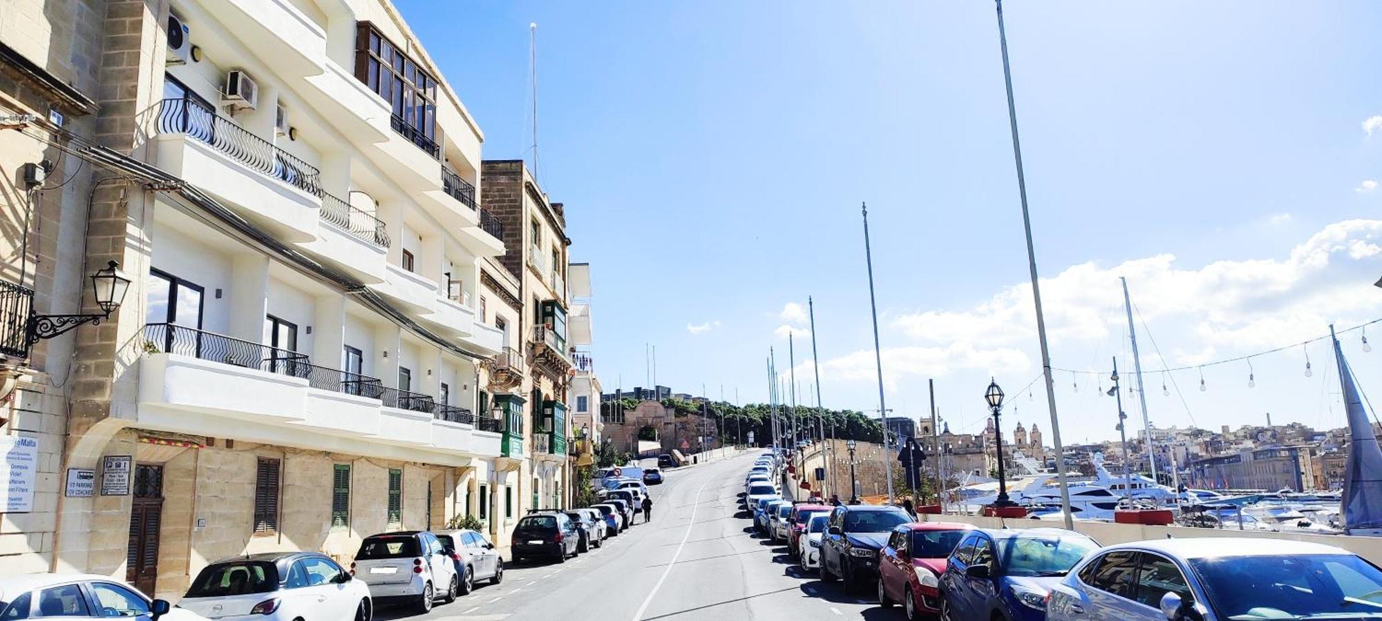 Vittoriosa' Seafront 2 Bed Highly Furnished Apartment Екстер'єр фото