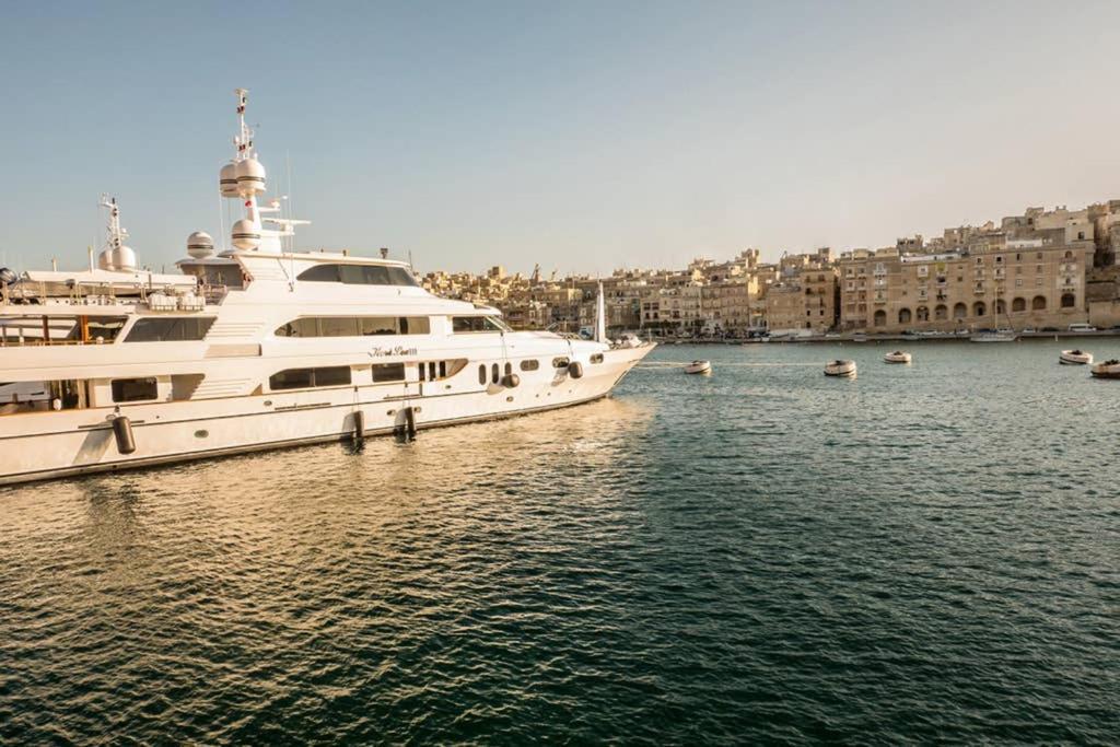 Vittoriosa' Seafront 2 Bed Highly Furnished Apartment Екстер'єр фото