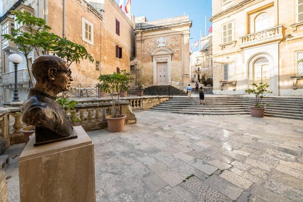 Vittoriosa' Seafront 2 Bed Highly Furnished Apartment Екстер'єр фото