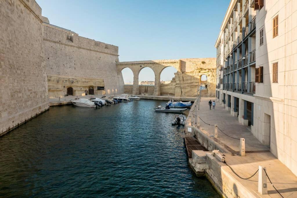 Vittoriosa' Seafront 2 Bed Highly Furnished Apartment Екстер'єр фото